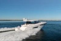 Regal Unveils First Outboard-Powered Coupe Boat