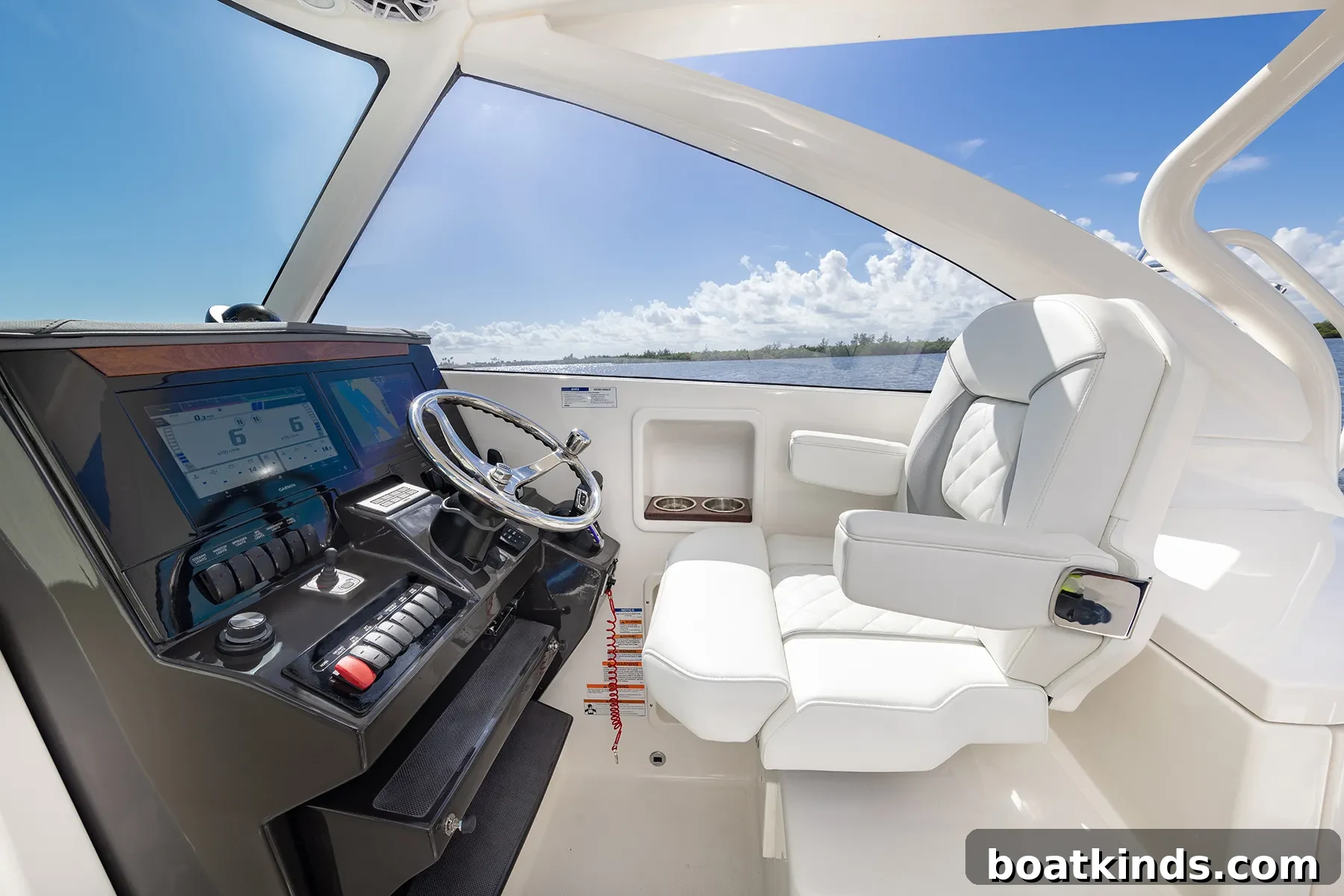 Pursuit DC 306 cockpit and helm