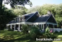 Charming Narragansett Bay Cottage with Waterfront Views