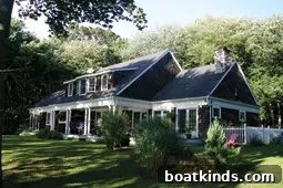 Charming Narragansett Bay Cottage with Waterfront Views 2 img 17145 1