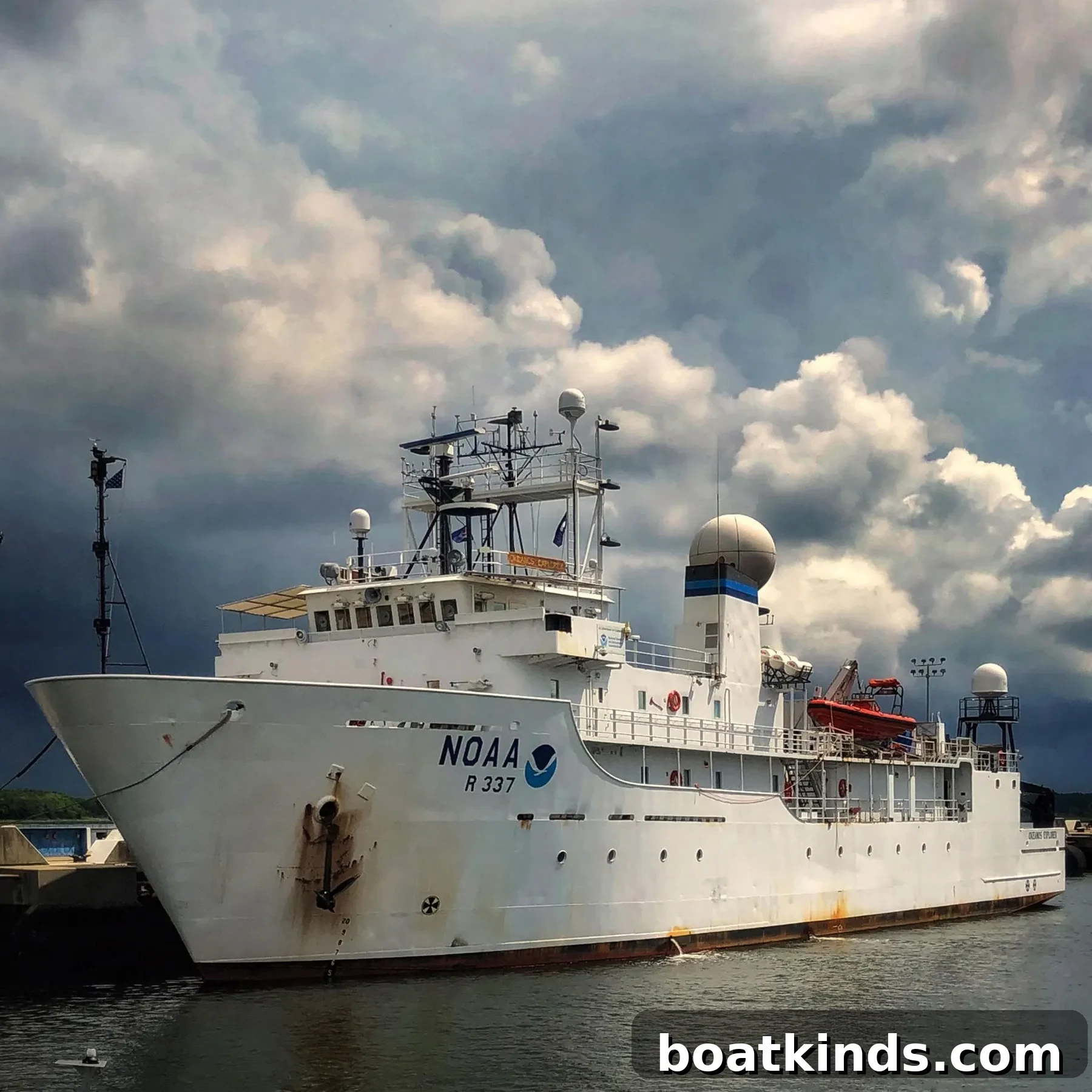 Bathymetric mapping at sea