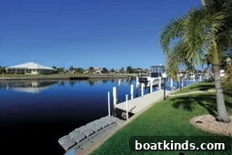 Explore Charming Canal Towns and Scenic Waterways 4 img 19055 3