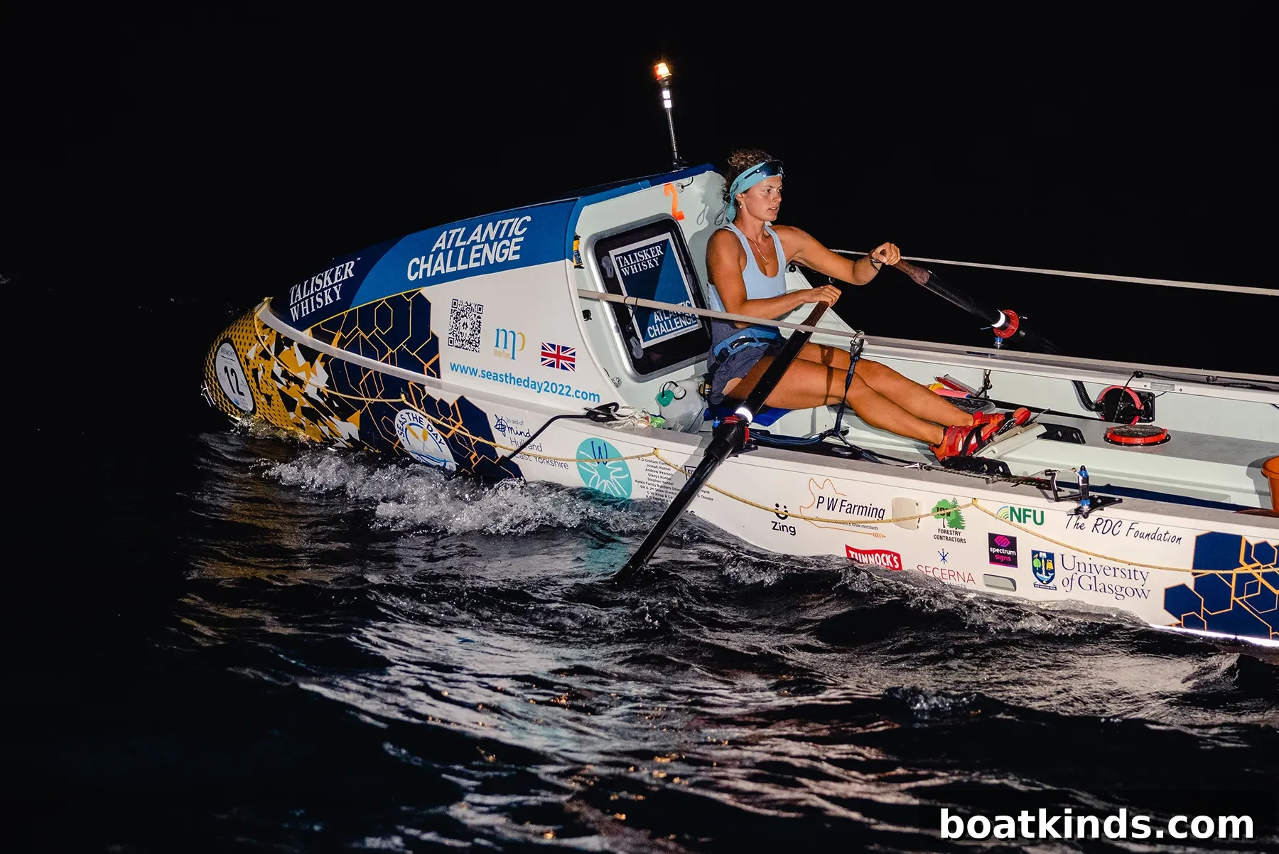 Solo rowing boat on the Atlantic