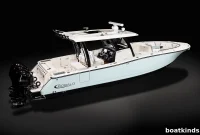 Robalo R360 Center Console Review: Specs and Performance