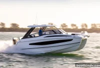 Aquila 32S Motor Catamaran Review and Specs