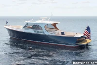 Hinckley Picnic Boat 39: Luxury 39ft Day Cruiser