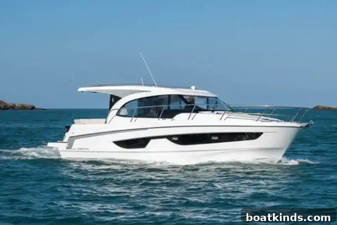 Beneteau Antares 11 exterior view