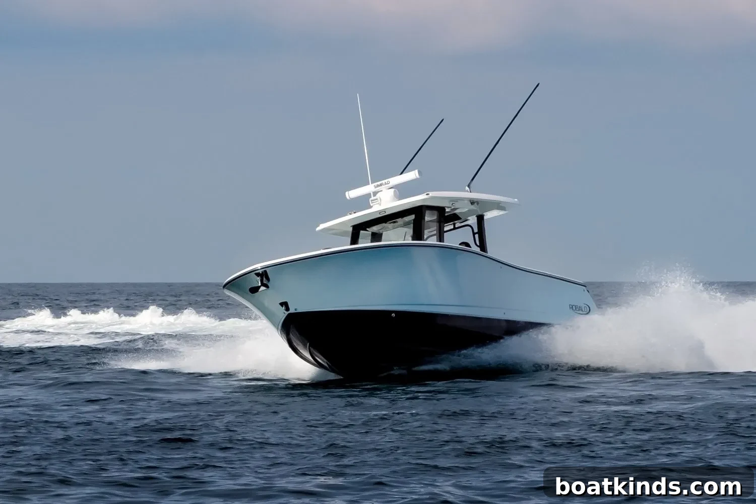 Robalo R360 hull design