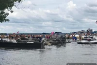 Hundreds Defy Social Distancing at Annual Illinois Boat Event